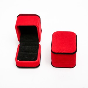 Коробки для біжутерії "бархатні" (6 х 6 х 5 см.) 6-5599
