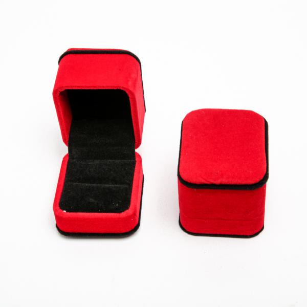 Коробки для біжутерії "бархатні" (6 х 6 х 5 см.) 6-5599